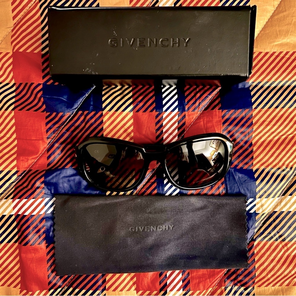 Givenchy Womens Black Sunglasses w/Black Gradient Lenses, original case & cloth